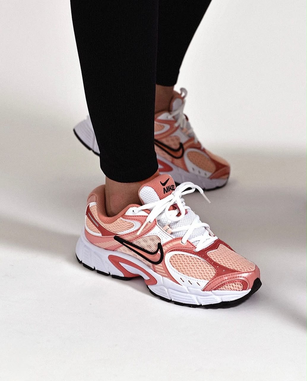 Nike V2K Run Rose Coral